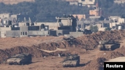 以色列坦克在加沙地带警戒。（2023年12月30日）