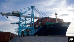 미국 버지니아주 노포크항에 컨테이너선이 정박해 있다. (자료사진)