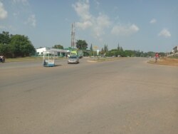 A popular finance junction in Abuja is largely empty as many citizens remain indoors following unrest in Nigeria during the "End SARS" protests, Oct. 22, 2020. (Timothy Obiezu/VOA)