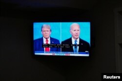 "Watch Party" debate, gdje se ljudi okupljaju na javom mjestu da gledaju zajedno, Wilmington, savezna država Delaware, 27. juni 2024.