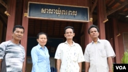 From left to right: Touch Pav, Popel commune chief, and Khun Vannoeurn, second deputy commune chief from the ruling Cambodian People’s Party, are pictured with other commune councilors in front of the commune hall in Tram Kak district of Takeo, Cambodia, Friday, January 5, 2018. (Sun Narin/VOA Khmer)