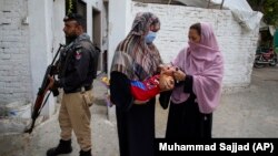 په تیره لسیزه کې، سلګونه پولیس افسران او روغتیایی پرسونل د پاکستان د دولت ضد تندلارو لخوا وژل شوي دي. عکس - ارشیف