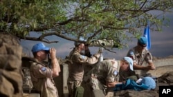 Para anggota pasukan perdamaian PBB di provinsi Quneitra, Suriah mengawasi keamanan di dataran tinggi Golan (foto: dok).