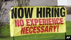 Ilustracija - Poslodavci žale se na nedostatak radne snage – uglavnom u uslužnim slabije plaćenim djelatnostima poput ugostiteljstva i trgovanja. (Foto: AP/Rogelio V. Solis)