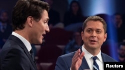 Konzervativac Endru Šir i Trudo u debati u Gatinou u Kvebeku, 7. oktobra 2019.