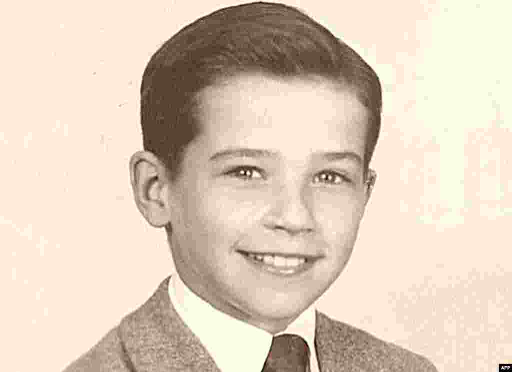 រូបថតពីគេហទំព័រផ្លូវការរបស់លោក Joe Biden ពេលលោកបំពេញការងារជាសមាជិកព្រឹទ្ធសភា បង្ហាញរូបលោកកាលពីពេលលោកនៅក្មេង ក្នុងវ័យ ១០ ឆ្នាំ កាលពីឆ្នាំ១៩៥២។ (Photo by Handout / Senator Joseph Biden / AFP)