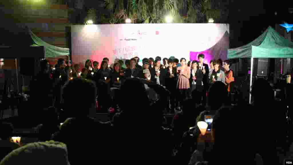 青少年艾滋教育协会在九龍尖沙嘴星光大道舉辦音樂會(美国之音谭嘉琪拍摄)