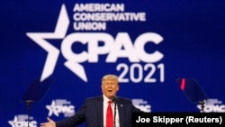 Mantan Presiden AS Donald Trump berpidato dalam Konferensi Politik Konservatif (CPAC) di Orlando, Florida, AS, 28 Februari 2021. (REUTERS / Joe Skipper).