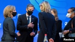 រដ្ឋមន្ត្រី​ការបរទេស​សហរដ្ឋ​អាមេរិក​លោក Antony Blinken នៅឯ​កិច្ចប្រជុំ​ក្រុមប្រឹក្សា​រដ្ឋមន្ត្រី​របស់​អង្គការ​សហប្រតិបត្តិការ​និង​អភិវឌ្ឍន៍​នៅ​ទីក្រុង​ប៉ារីស ប្រទេស​បារាំង កាលពី​ថ្ងៃទី៥ ខែតុលា ឆ្នាំ២០២១។