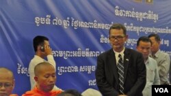 លោក មាជ សុវណ្ណារ៉ា សកម្មជនបក្សជំទាស់ ចូលរួមកម្មវិធីរំឭកខួប៧០ឆ្នាំនៃការបាត់បង់ទឹកដីកម្ពុជាក្រោម ដែលធ្វើឡើងនៅខណ្ឌសែនសុខ រាជធានីភ្នំពេញ កាលពីថ្ងៃទី៤ ខែមិថុនា ឆ្នាំ២០១៩។ (អូន ឆេងប៉រ/VOA)