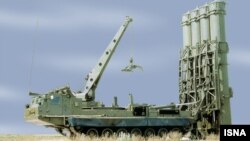 تاسیسات فرود در ۱۰۰ کیلومتری جنوب تهران موقعیت دارد