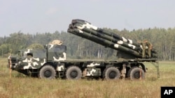 Sistem peluncur roket ditempatkan di beberapa lokasi di Belarus dalam latihan militer Zapad 2017. 