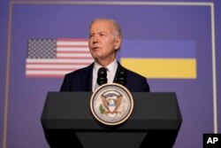 صدر بائیڈن یوکرینی صدر زیلنسکی کے ساتھ اٹلی میں جی سیون اجلاس کے موقع پر سیکیورٹی کے معاہدے پر دستخط کے بعد میڈیا سے خطاب کے دوران