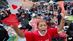 Aktivis pro-demokrasi melakukan aksi protes di Universitas Thammasat, Bangkok, Thailand (foto: dok). 