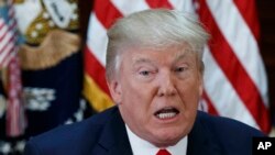 Presiden Amerika Serikat Donald Trump di Perpustakaan Departemen Luar Negeri AS, Kompleks Gedung Putih, Washington, 11 April 2017. (AP Photo/Evan Vucci)