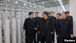 ຜູ້ນຳ​ເກົາຫຼີ​ເໜືອ ກິມ ຈົງ ອຶນ ​ໄດ້​ກວດກາ​ສະຖານ​ທີ່​ຜະລິດ​ວັດຖຸ​ນິວ​ເຄລຍ ​ແລະ​ສະ​ຖາ​ບັນ​ຄົ້ນຄວ້າ​ອາວຸດ​ນິວ​ເຄລຍ ຢູ່​ບ່ອນ​ທີ່​ບໍ່​ໄດ້​ເປີດ​ເຜີຍ​ໃນ​ວັນ​ທີ 29 ມັງກອນ 2025.