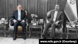 احمد صادقی، سفیر جمهوری اسلامی ایران در آسترالیا - (چپ)