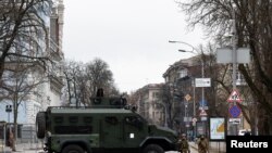 Украински војници ги штитат приодите кон Киев