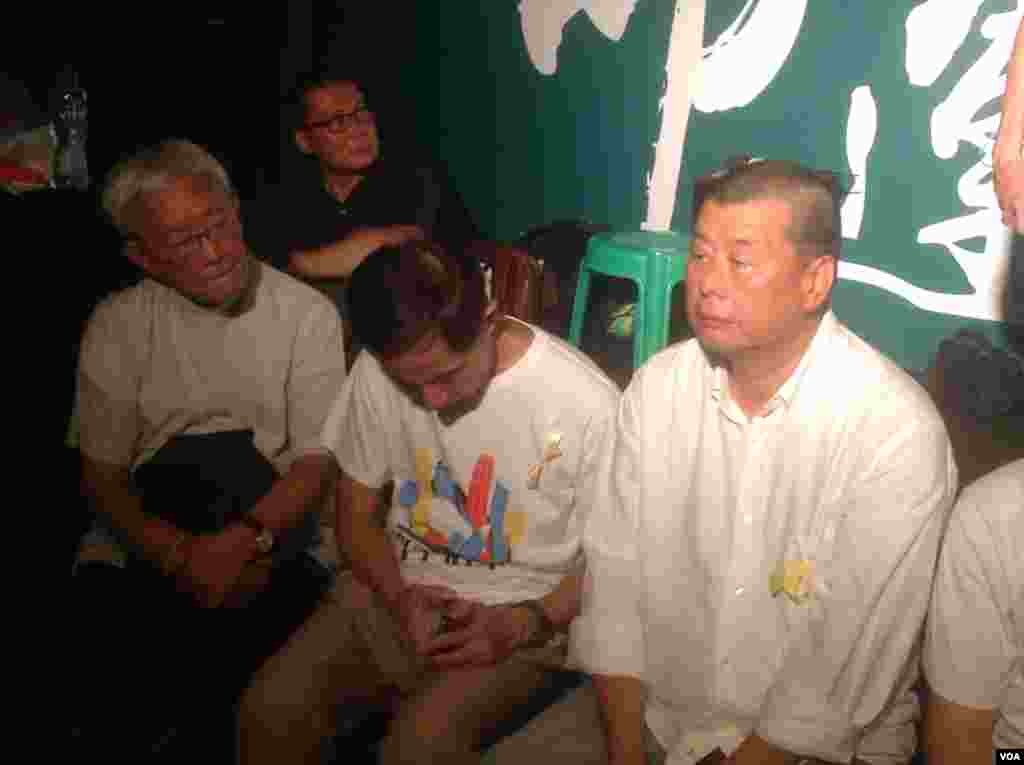 和平占领中环行动星期天凌晨正式启动（美国之音海彦拍摄）