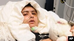 Remaja puteri Pakistan, Malala Yousufzai masih dirawat di Rumah Sakit Queen Elizabeth di Birmingham, Inggris (foto: dok).