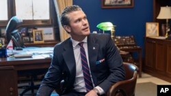 Uprkos snažnoj podršci Trumpovih republikanaca, Hegsethova potvrda može zavisiti od njegovog učinka pred senatskim komitetom za oružane snage.