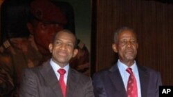 Guinea's new PM Jean-Marie Dore (R) and General Sekouba Konate, president of the transition government pose in Conakry during a handing over ceremony (File Photo)