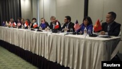 Para delegasi dalam perundingan Trans-Pacific Partnership (TPP) di Singapura 13 Maret lalu (foto: dok). TPP akan menjadi salah satu fokus utama Forum APEC di Bali Oktober mendatang. 