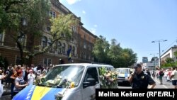 Bosnia and Herzegovina -- Citizens of Sarajevo in front of the Bosnian Presidency are paying their respect for the 19 Srebrenica genocide victims, who will be buried in Srebrenica on the July 11, in Sarajevo, July 9, 2021.