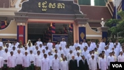 FILE PHOTO: 125 Lawmakers from the ruling Cambodian People's Party (CPP) take part in the first plenary session presided by King Norodom Sihamoni at the National Assembly in Phnom Penh, Cambodia, Wednesday, September 5, 2018. (Neou Vannarin/VOA Khmer)