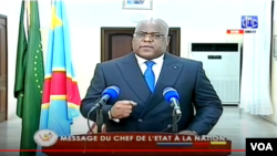 Président Félix Tshisekedi na lisikulu lya ye nsima na boyoki bato na Palais de la nation, Kinshasa, 6 décembre 2020. 