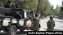 La police dans les rues de Maputo, Mozambique, le 9 octobre 2015.