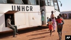 Стотици луѓе се убиени, а улиците на главниот град Картум се претворени во воени зони со недели