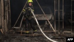 حملات روسیه به ۹ منطقه در اوکراین، در کی‌یف باعث آتش سوزی در یکی از تاسیسات صنعتی شد. آرشیو