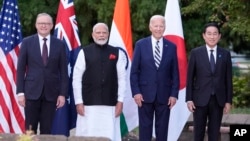 ซ้ายไปขวา: นายกรัฐมนตรีแอนโธนี อัลบาเนซี แห่งออสเตรเลีย นายกฯ นเรนทรา โมดี แห่งอินเดีย ประธานาธิบดีโจ ไบเดน แห่งสหรัฐฯ และนายกฯ ฟูมิโอ คิชิดะ แห่งญี่ปุ่น ถ่ายรูปร่วมกันก่อนที่จะหารือนอกรอบวงประชุมจตุภาคี ที่รัฐเดลาแวร์ วันที่ 21 กันยายน 2024 (ที่มา: AP) 