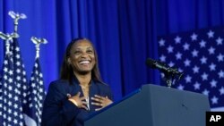 다이앤 파인스타인 상원의원 후임으로 지명된 라폰자 버틀러 ‘에밀리스 리스트(Emily's List)’ 회장 (자료사진)