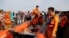 Para petugas SAR bersiap menuju lokasi jatuhnya pesawat Lion Air JT-610, di perairan Karawang, Jawa Barat, 29 Oktober 2018.