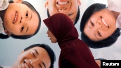 Seorang pegawai bank syariah pada acara Festival Syariah Ekonomi di Jakarta. (Foto: Dok)