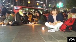 세월호 희생자들을 애도하고 실종자들의 무사 귀환을 염원하는 시민촛불기도회가 24일 서울 광화문에서 열렸다. (자료사진)