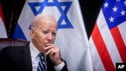 美国总统乔·拜登2023年10月18日在以色列特拉维夫与以色列总理本雅明·内塔尼亚胡会面，讨论以色列和哈马斯之间的战争。