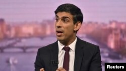 8일, 루시 수낙 영국 재무장관이 BBC 방송에 출연해 브렉시트 이후 첫 예산안 관련 발언을 하고 있다.