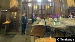 ფილიპ რიკერი მცხეთის ჯვრის მონახულების დროს