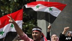 Hukumat talofatlarda jinoyatchi guruhlarni ayblab keladi. Bugun, deya xabar beradi rasmiy matbuot, Damashq va Hims shaharlarida terrorchilar qo’lidan o’lgan uch ofitser dafn etilgan