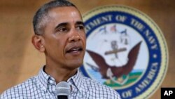 ប្រធានាធិបតី​ បារ៉ាក់​ អូបាម៉ា​ថ្លែង​អំណរគុណនៅ​ក្នុង​កម្មវិធី​មួយ​ទៅកាន់សមាជិក​បម្រើ​សង្គម​និង​ក្រុម​គ្រួសារ​របស់​ពួកគេនៅឯ Marine Corps កោះ​ហាវ៉ៃ ឆ្នេរ Kaneohe កាល​ពី​ថ្ងៃអាទិត្យ​ទី​២៥ ធ្នូ​ ២០១៦។ (AP Photo/Carolyn Kaster)