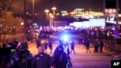 22일 총격 사건이 발생한 모스크바 '크로커스 시티홀' 공연장 주변에 군 병력이 배치되어 있는 모습. (자료 사진)