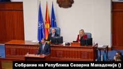 Првиот човек на Саборот на Хрватска, Гордан Јандроковиќ, се обраќа од собраниска говорница во Собранието на Република Северна Македонија, во Скопје, 6 март, 2025 година.