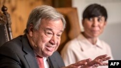 Sekjen PBB, Antonio Guterres, menghadiri Forum Tahunan Oslo, sebuah tempat pertemuan para pemimpin dari seluruh dunia, dengan tuan rumah Menlu Norwegia, Ine Eriksen Soereide (latar belakang, kanan) di Losby, Norwegia, 19 Juni 2018 (foto: AFP Photo/NTB Scanpix/Ole Berg-Rusten)