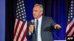 Nezavisni predsednički kandidat Robert F. Kenedi Junior govori na mitingu u Ostinu u Teksasu, 13. maja 2024. 