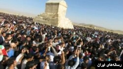 هفتم آبان سال ۱۳۹۵ حضور هزاران نفر در پاسارگاد، مسئولان را غافلگیر کرد. 