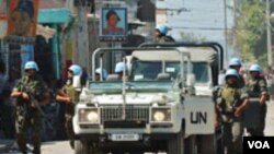 Foto sòlda kask ble Nasyonzini yo (Minustah) Foto achiv