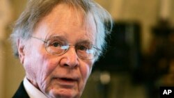 Wallace Smith Broecker, profesor ilmu Bumi dan Lingkungan Hidup dari Universitas Columbia, pencetus istilah "pemanasan global" saat menerima penghargaan Balzan di Roma, 21 November 2008. Broecker tutup usia dalam usia 87 tahun di New York, Senin, 18 February 2019.